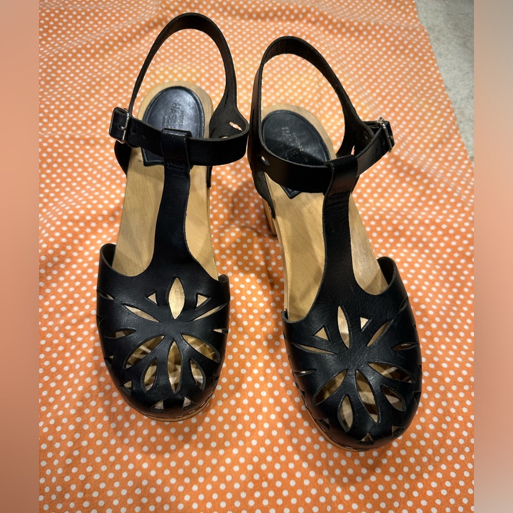 HASBEENS clogs Size 39, in good condition.